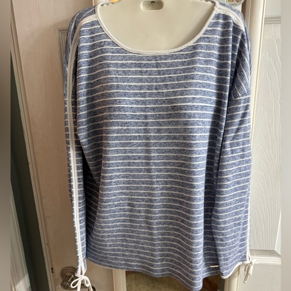 Ivanka Trump long sleeve top. Medium - Picture 1 of 5